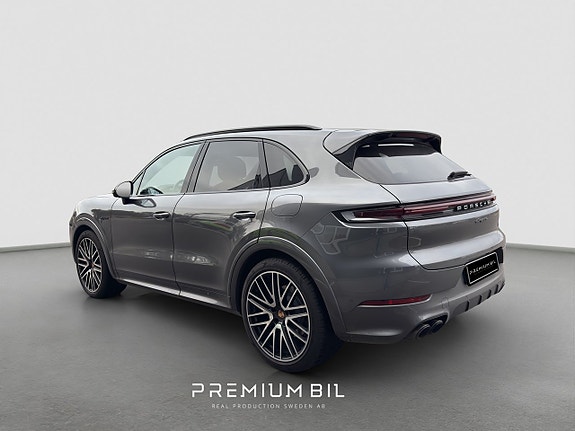 Porsche Cayenne 2 of 5