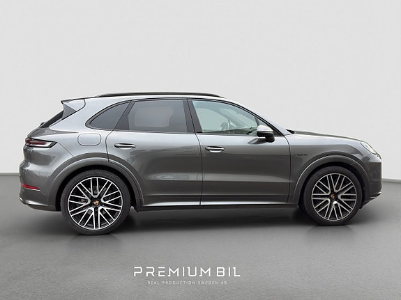Porsche Cayenne 5 of 5