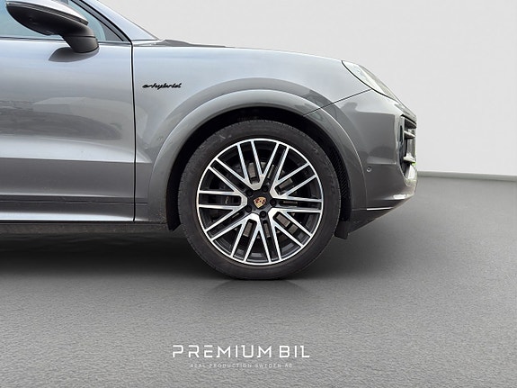 Porsche Cayenne 12 of 12
