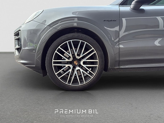 Porsche Cayenne 11 of 12