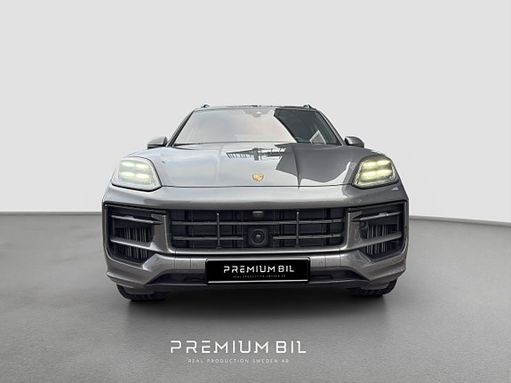 Porsche Cayenne 6 of 12