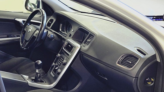 Volvo V60 9 of 18