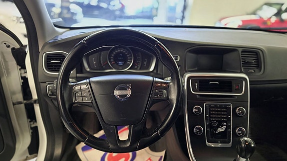 Volvo V60 14 of 18