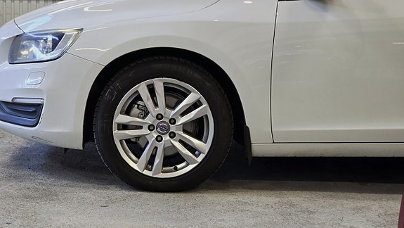 Volvo V60 7 of 18