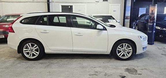 Volvo V60 2 of 18