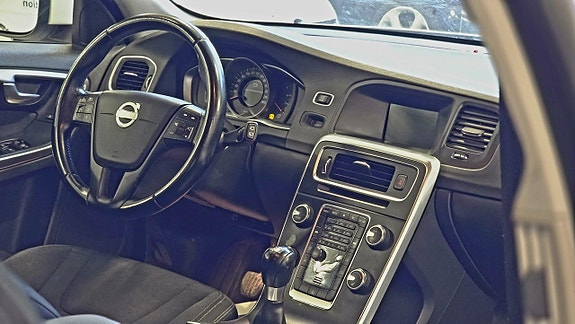 Volvo V60 8 of 18