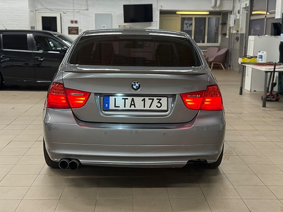 BMW 325d 4 of 5