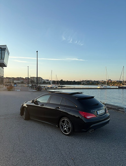 Mercedes-Benz CLA220 d 2 of 5