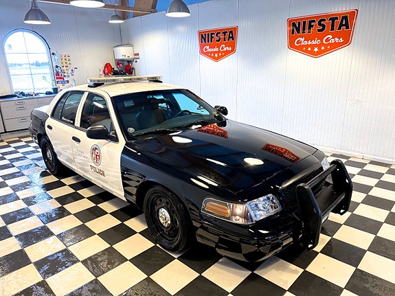 Ford Crown Victoria 6 of 18
