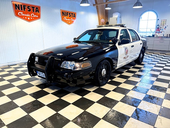 Ford Crown Victoria 2 of 5