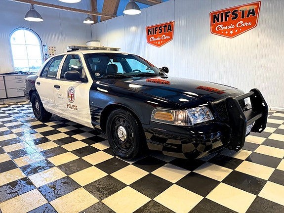 Ford Crown Victoria 7 of 18