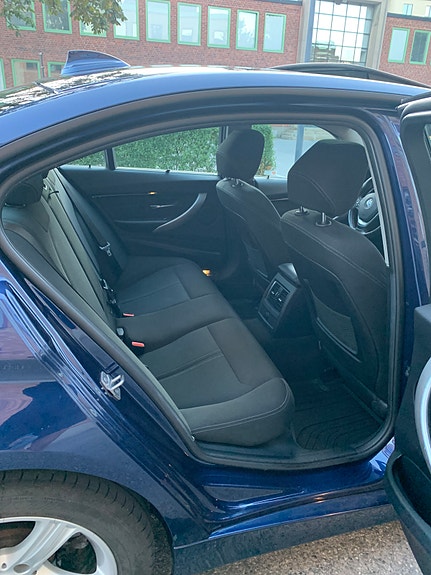 BMW 320d 18 of 23