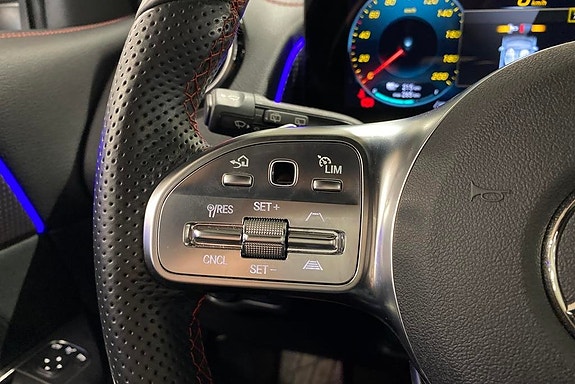 Mercedes-Benz EQB300 13 of 18
