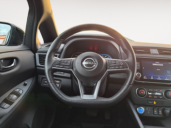 Nissan Leaf 14 of 16