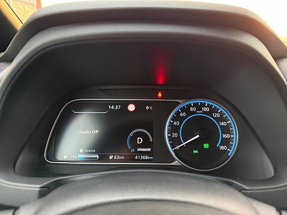 Nissan Leaf 16 of 16
