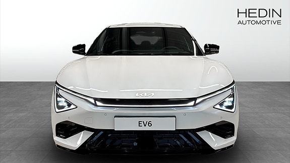 Kia EV6 8 of 15