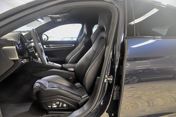 Porsche Panamera GTS 4 of 5