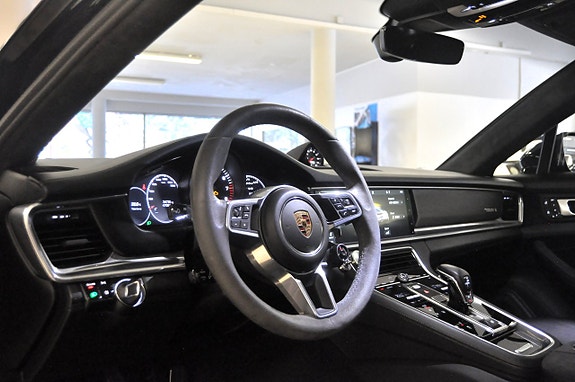 Porsche Panamera GTS 3 of 5