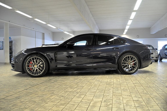 Porsche Panamera GTS 2 of 5