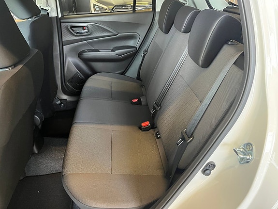 Suzuki Swift 12 of 12
