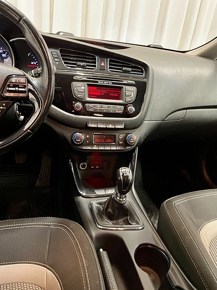 Kia Ceed 10 of 21