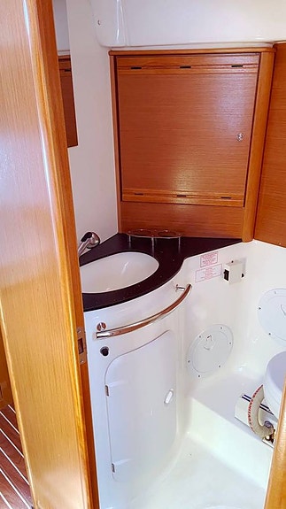 Bavaria 40 Cruiser / 2010 9 of 12