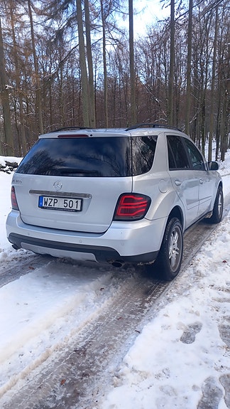 Mercedes-Benz ML350 5 of 5