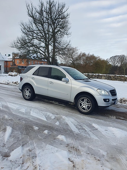 Mercedes-Benz ML 350 9 of 15