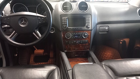 Mercedes-Benz ML 350 11 of 15