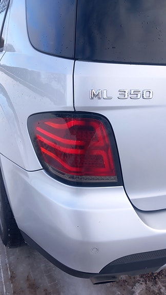 Mercedes-Benz ML350 4 of 5