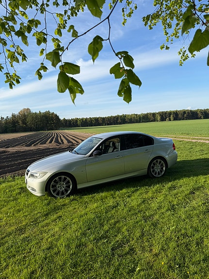 BMW 325i 2 of 5