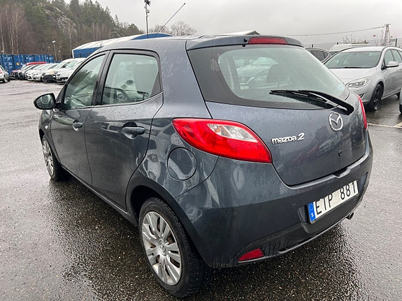 Mazda 2 5 of 6