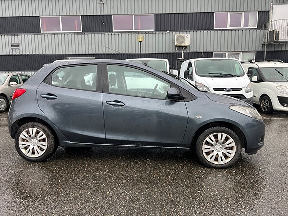 Mazda 2 4 of 6