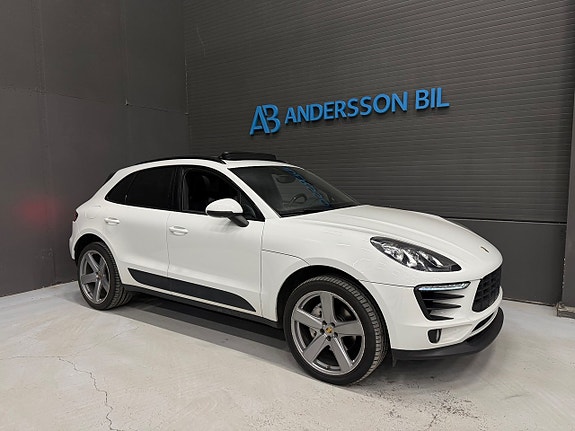 Porsche Macan S 4 of 5