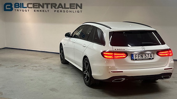 Mercedes-Benz E300 de 3 of 19