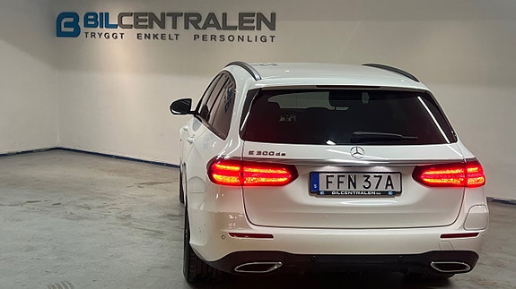 Mercedes-Benz E300 de 4 of 19