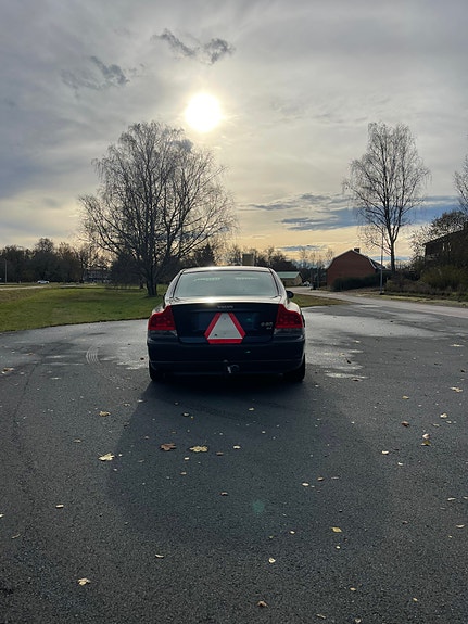 Volvo S60 4 of 5