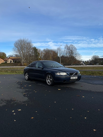 Volvo S60 2 of 5