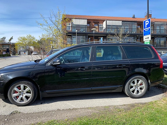 Volvo V70 3 of 7