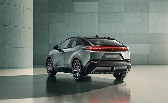 Toyota C-HR 3 of 6