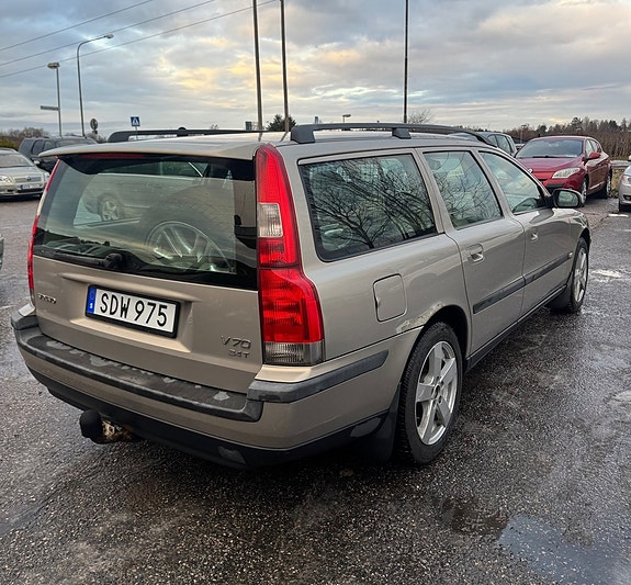 Volvo V70 4 of 11