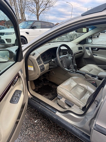 Volvo V70 7 of 11