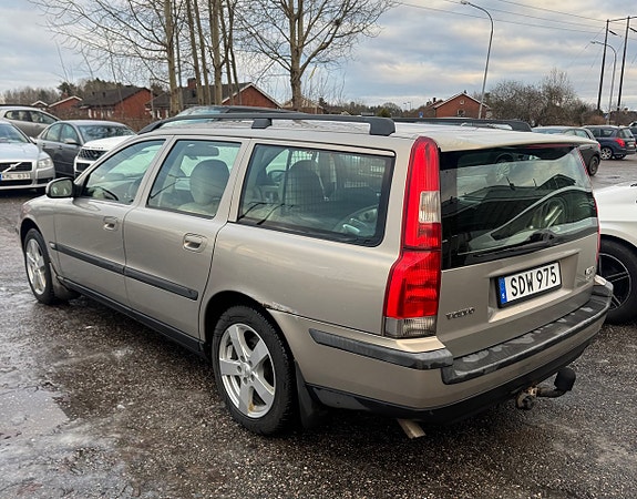 Volvo V70 6 of 11