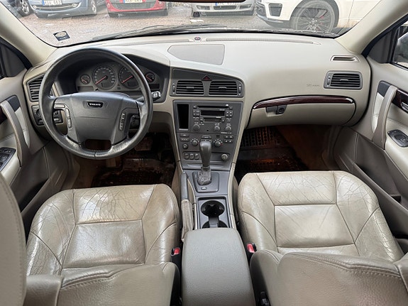 Volvo V70 8 of 11