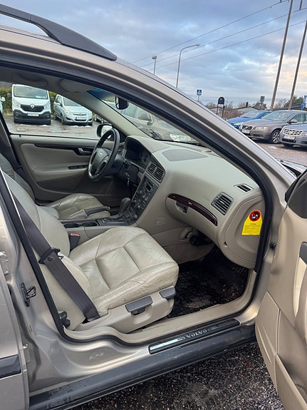 Volvo V70 9 of 11