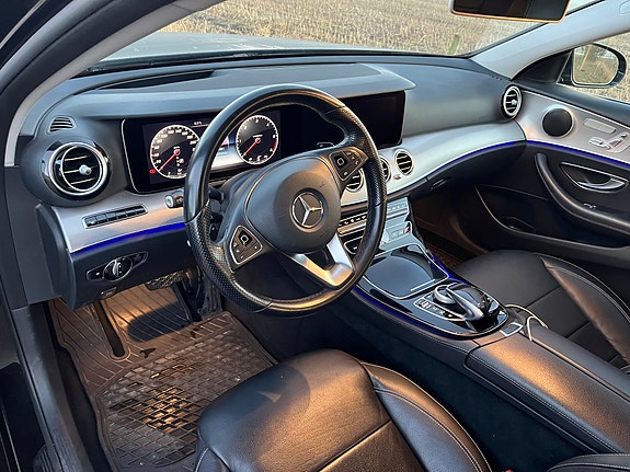Mercedes-Benz E220 11 of 14
