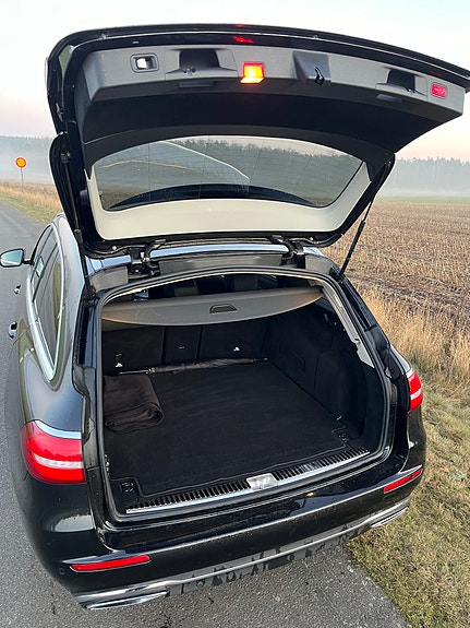 Mercedes-Benz E220 4 of 5