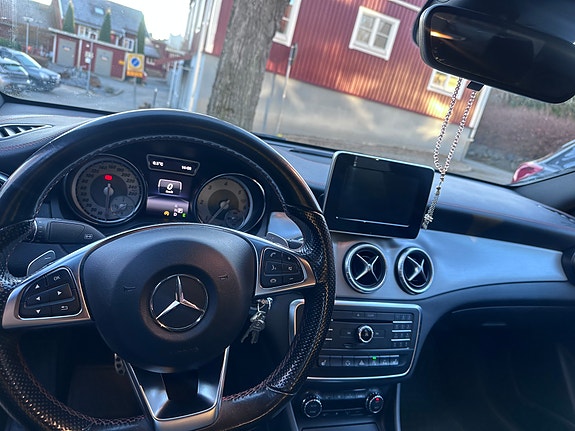 Mercedes-Benz CLA220 5 of 10