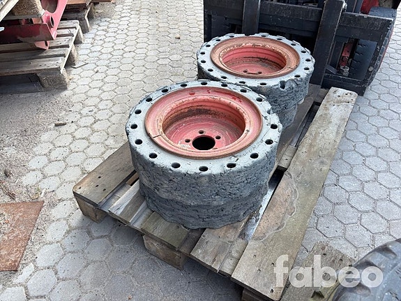 Massiva hjul till Bobcat S70 (99374)