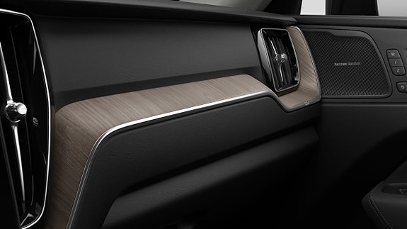 Volvo XC60 16 of 17